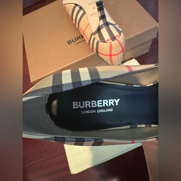 NIB- Burberry Aubri Pumps in Archive beige - Picture 7 of 8